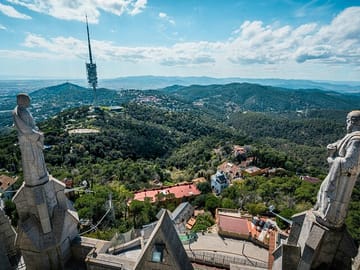 Private Full Day Car Tour of Barcelona's Iconic Sights