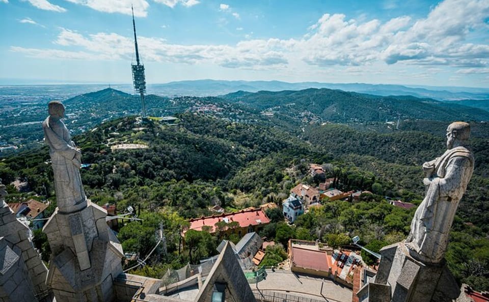 Private Full Day Car Tour of Barcelona's Iconic Sights
