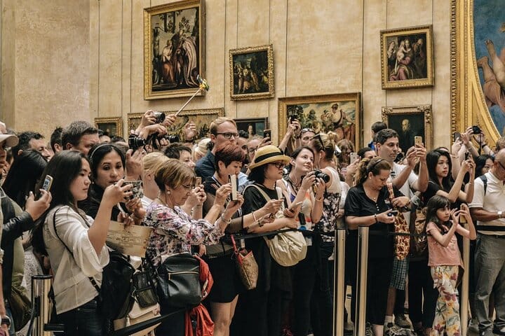 Audio guided Louvre museum Tour with hotel pick up 9
