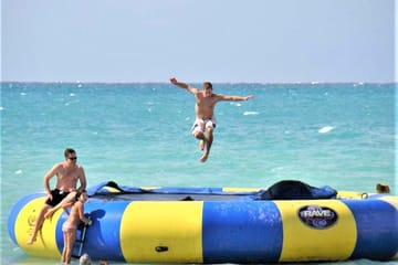 Montego Bay Shore Excursion: Doctor's Cave Beach and City Tour