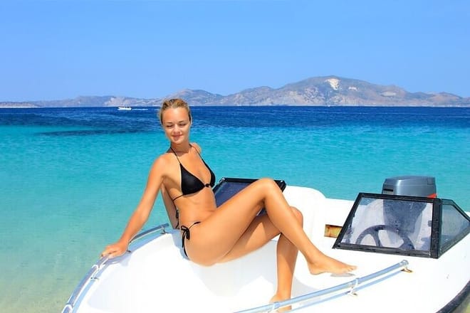 Private Speed Boat to DOLPHINS House &amp; Water activities -HURGHADA