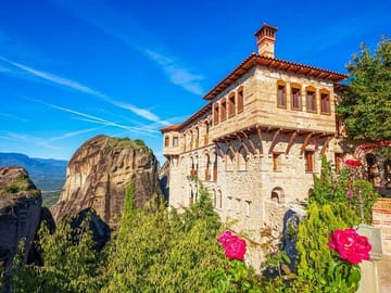 Private Day Trip from Athens to Delphi and Meteora with Dinner