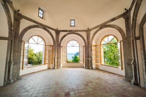 Guided tour in Italian of Aragonese Castle + transfer
