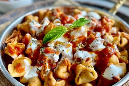 Istanbul Culinary Tour: Local Hotspots and Gourmet Street Foods