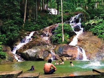 Kanching Waterfalls and Batu Caves Half-Day Tour in Kuala Lumpur