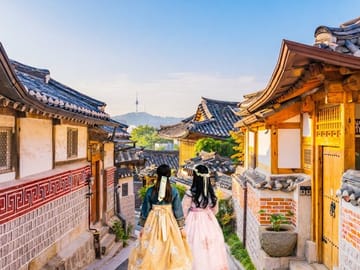 Small Group Seoul Highlights Tour with Hanbok and Tea Ceremony