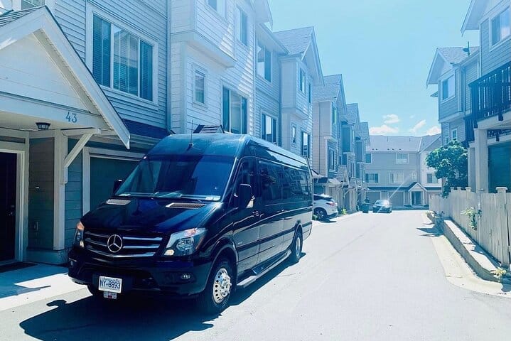 Private Airport Transfer from Vancouver Airport to Downtown Hotel