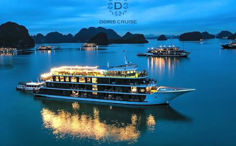 Luxury Doris Cruise 3 Days Explore Halong & Lan Ha Bay Private Balcony