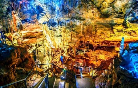 Full-Day Amazing Caves And Footprints of Dinosaurs Private Tour Guide