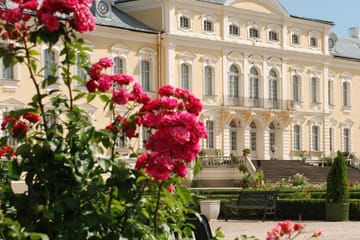 From Riga: Rundāle Palace, Bauska Castle & Ķemeri Bog Walk