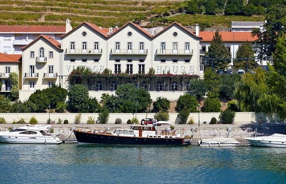 Day Cruise from Porto to Pinhão with Breakfast and Lunch