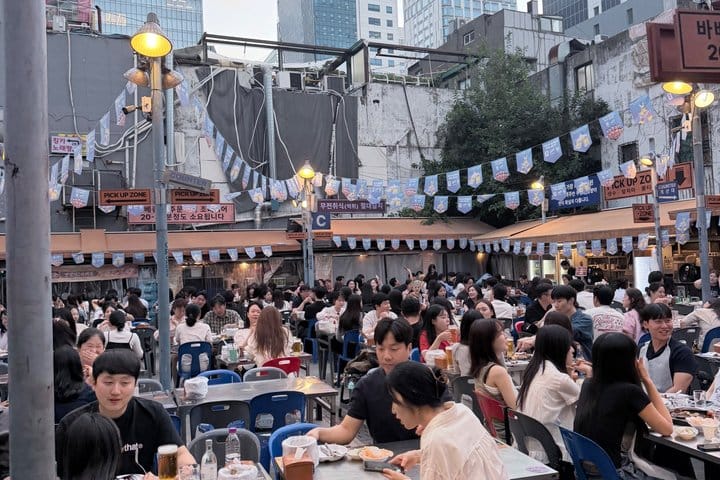 Looking for something fun to do tonight in Seoul?  Step out and experience a fun Seoul night with fellow travelers. Join us for a relaxed 2-