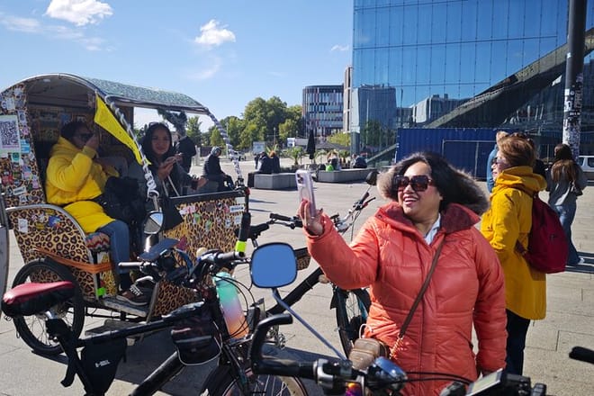 Rickshaw Tours Berlin - Groups of up to 16 people with several rickshaws 4