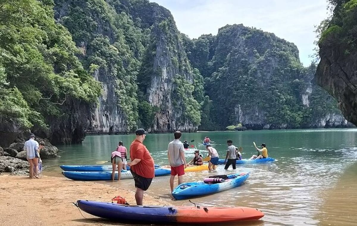 A full day exploring kayaking 3 islands (Talabeng sea cave)