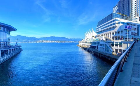Private City Tour of 18 Iconic Attractions in Vancouver