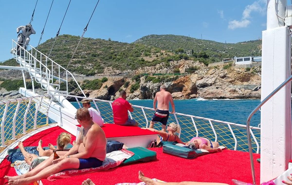 Relax Boat Tour with Lunch and Soft Drinks in Alanya