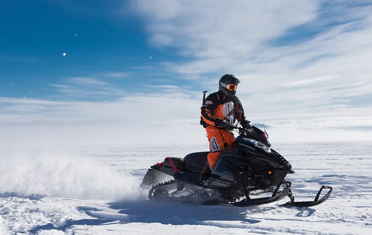 Reykjavik: Private Golden Circle with Snowmobile Experience