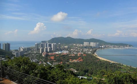 Luhuitou Park Sunset and Seafood Dinner Tour in Sanya