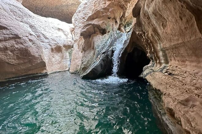 Private Day Trip to Wadi Shab & Bimmah Sinkhole Price Up To 5 Persons  7