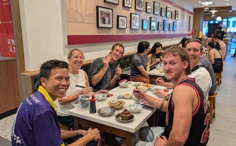 Small Group: Singapore Street Food & Night Tour