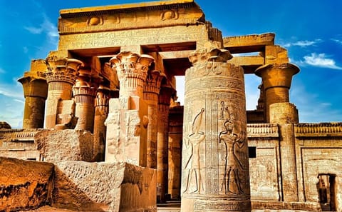 Aswan to Luxor Guided Tour with Kom Ombo Temple Visit