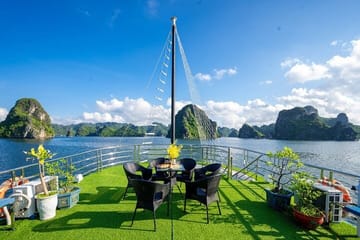 Halong Bay Day Cruise from Hanoi with Kayaking and Cave Visit