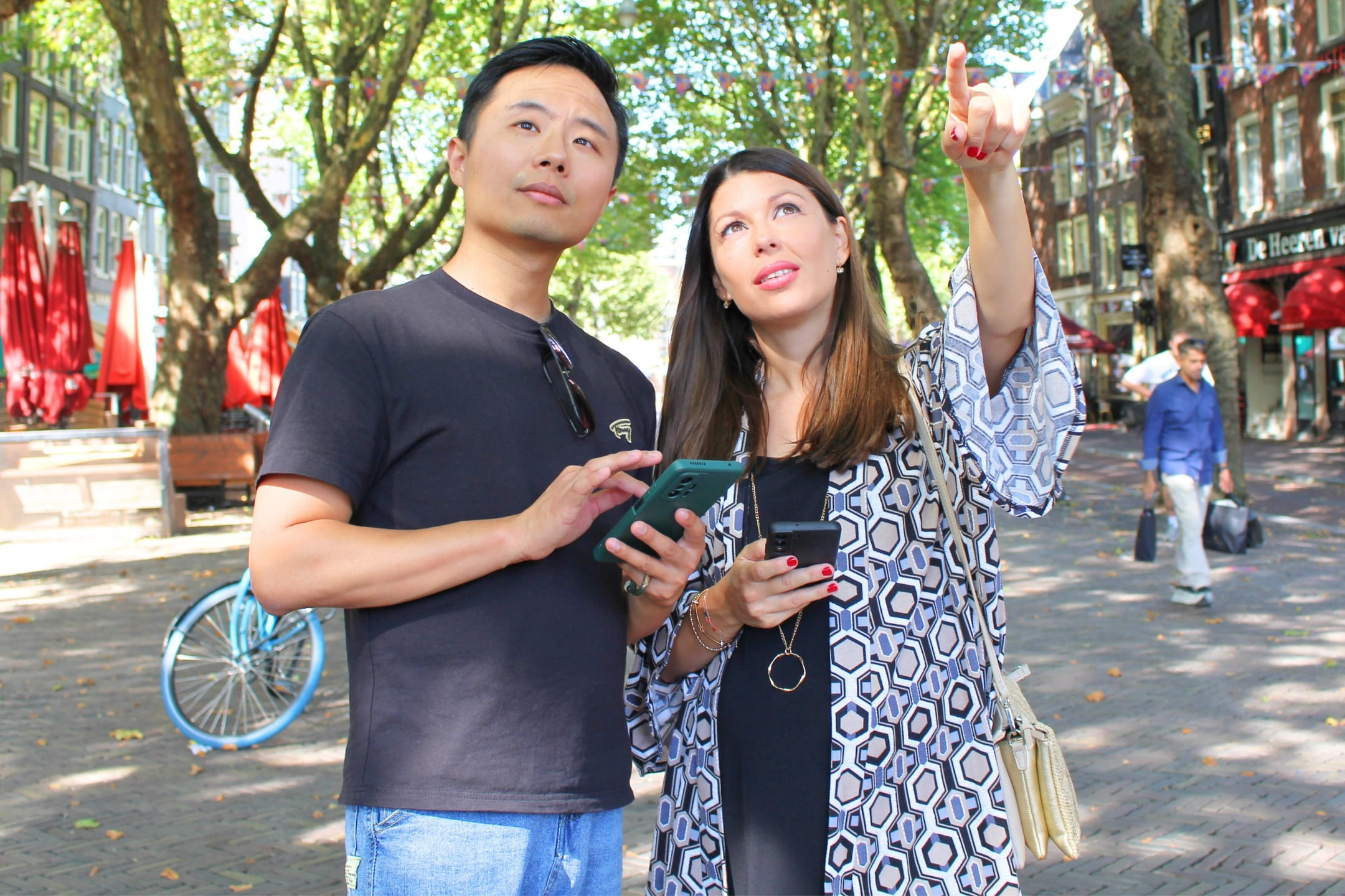Couple playing City Detective Maastricht outdoor escape game