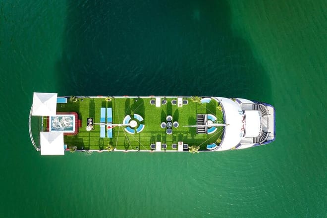 Luxury Halong Day Trip with Limousine Bus Roundtrip By Expressway