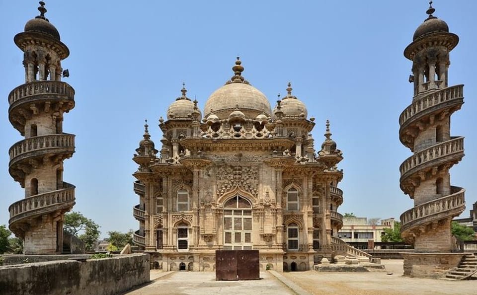 Gujarat Historical Tour: Explore Ahmedabad, Bhavnagar, and Diu
