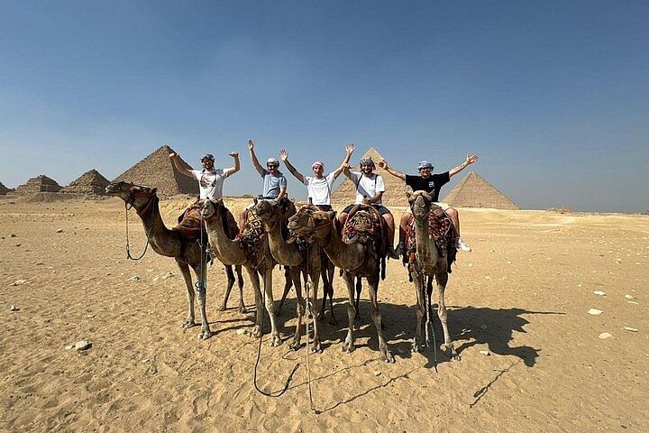 Private Guided Tour of Giza Pyramids, Sphinx & Saqqara with Lunch