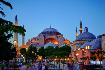 Istanbul Cultural Walking Tour with Family Dinner Experience