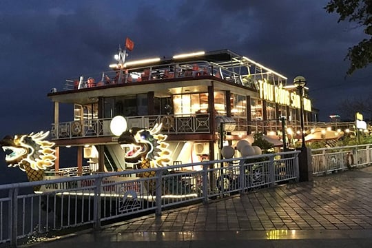 Hoi An: DA NANG SPARKLING NIGHT CRUISE EXPERIENCE