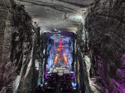 Tour a la Catedral de Sal desde Bogotá con Transporte , Entrada Y Almuerzo