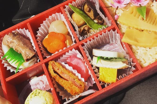 Tokyo Hanami Cherry blossom Food Tour Yanaka - bento
