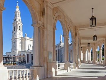 Private Day Trip to Sintra, Pena Palace, Nazaré & Fátima from Lisbon