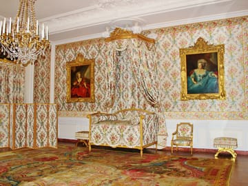 Private Full-Day Versailles Palace and Marie Antoinette Tour from Paris