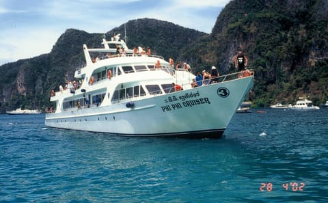 Phi Phi Island Tour by Cruise