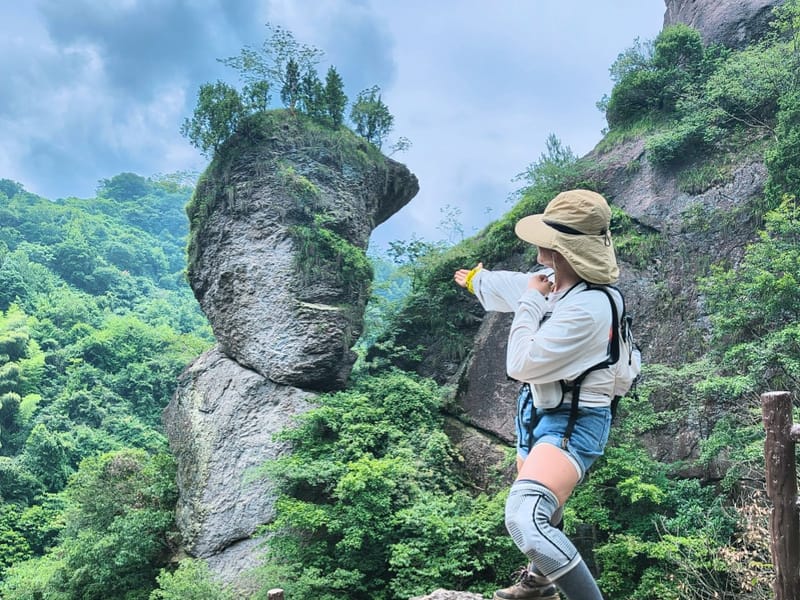 Xinchang Hidden Canyons 2-Day Private Trek: Hanfei River Omega Bend & Tianmu Mountain Ancient Road