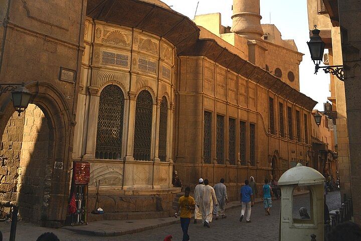 Cairo Night Tour: Explore El Moez Street, Bazaar & Local Cuisine