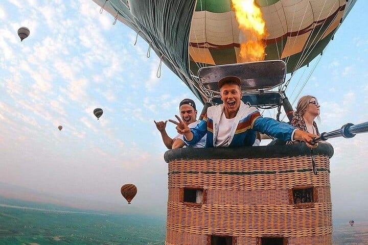 Safe riding hot air balloon