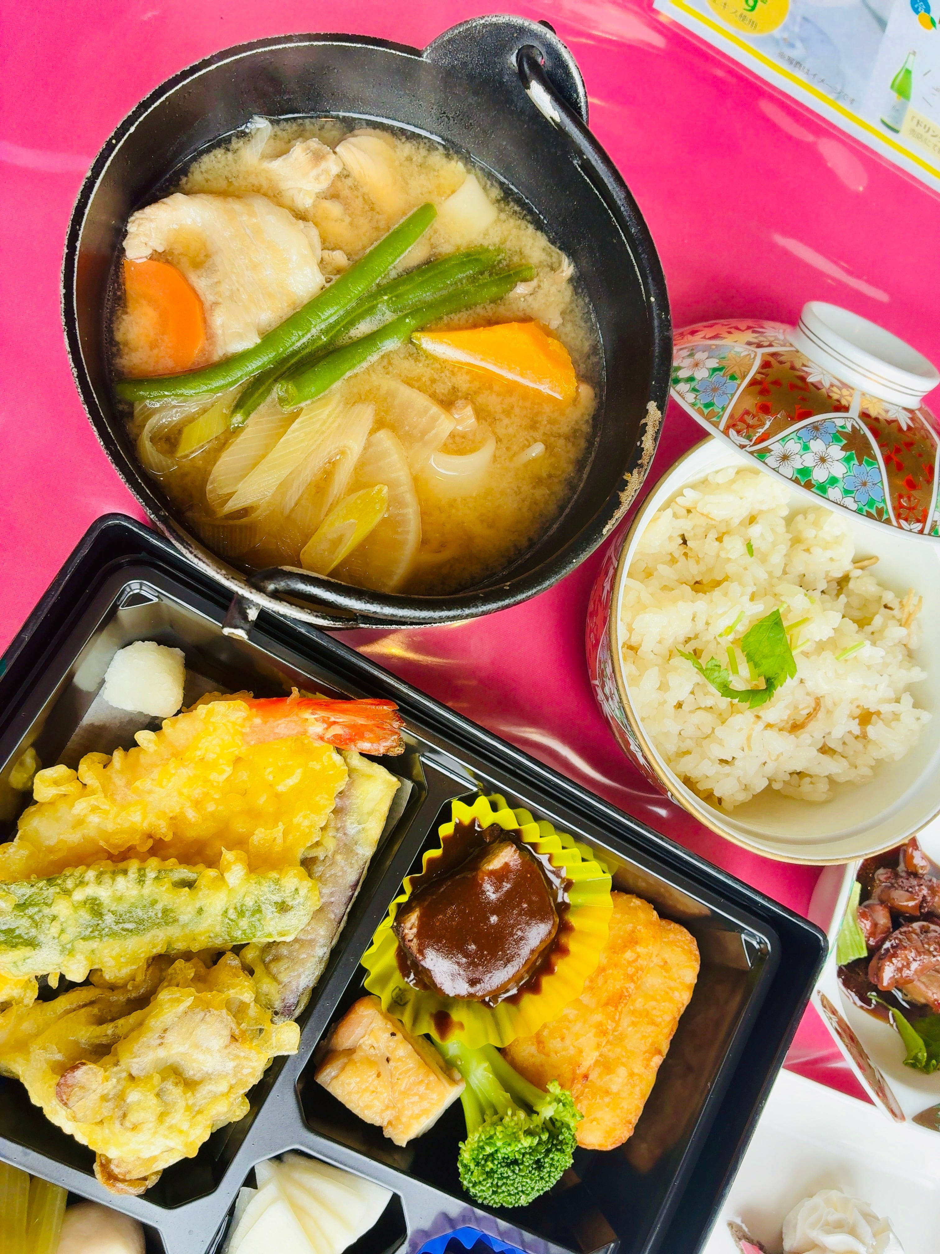 A traditional Japanese meal set featuring Yamanashi regional cuisine, including hot noodle soup, rice, and tempura