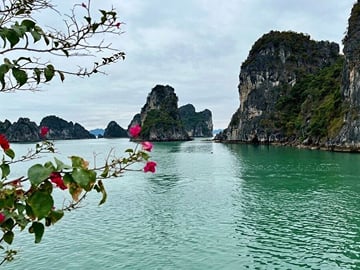 25-Minute Seaplane Tour Over Halong Bay, Vietnam