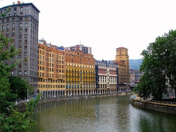 Bilbao Architecture & Culture: Guggenheim, Old Town & Market