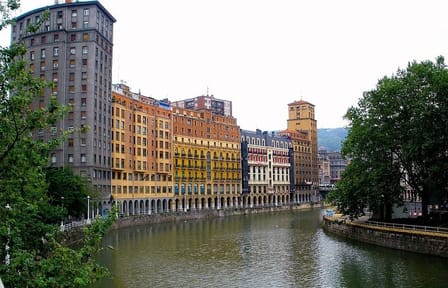 Bilbao Architecture and Culture Tour: Guggenheim and Old Town
