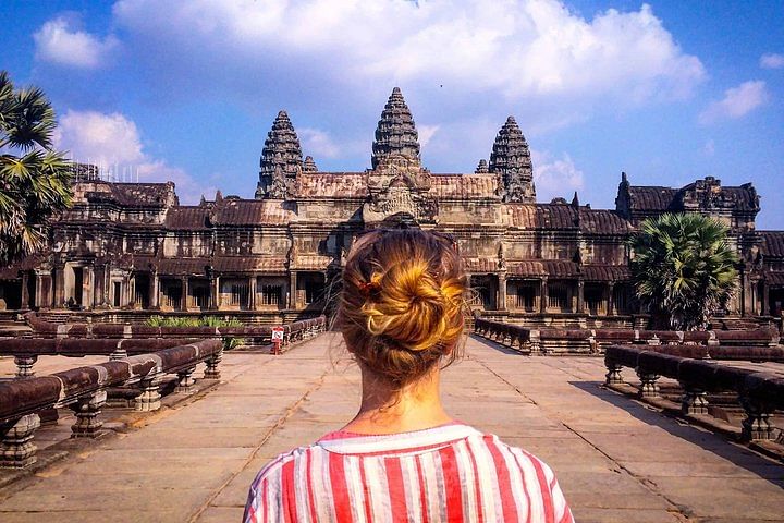 Highlights of Siem Reap’s Angkor Temples & Phnom Penh City Tour