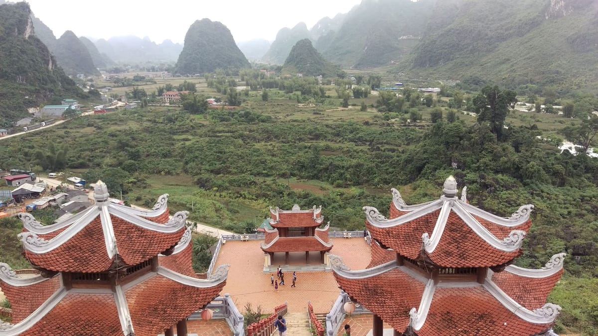 <p>Near the Ban Gioc waterfall</p>