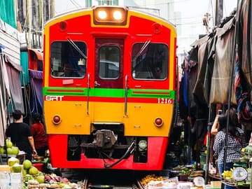 Meaklong Train Market