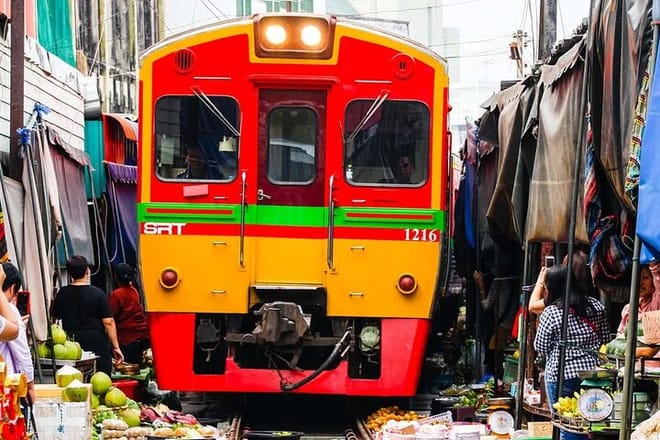 Meaklong Train Market