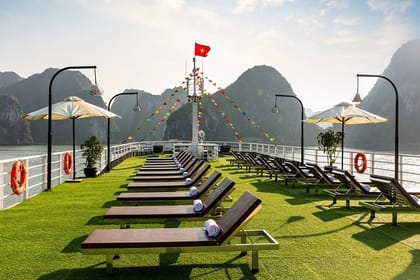 Lan Ha bay luxury cruise 2D/1N: Kayaking, jumping & Swimming at pristine places