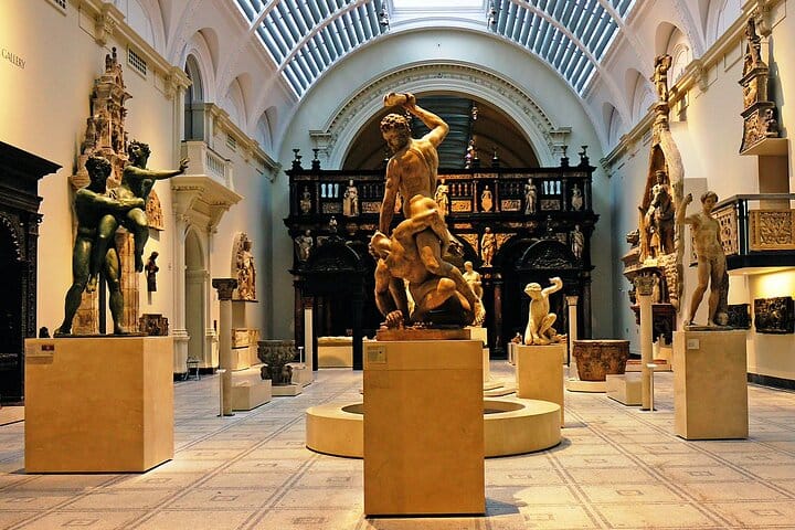 Audio guided Louvre museum Tour with hotel pick up 6